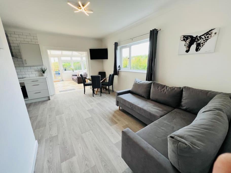 2 Bedroom Holiday Home In The Heart Of West Wales 세인트 클리어스 외부 사진