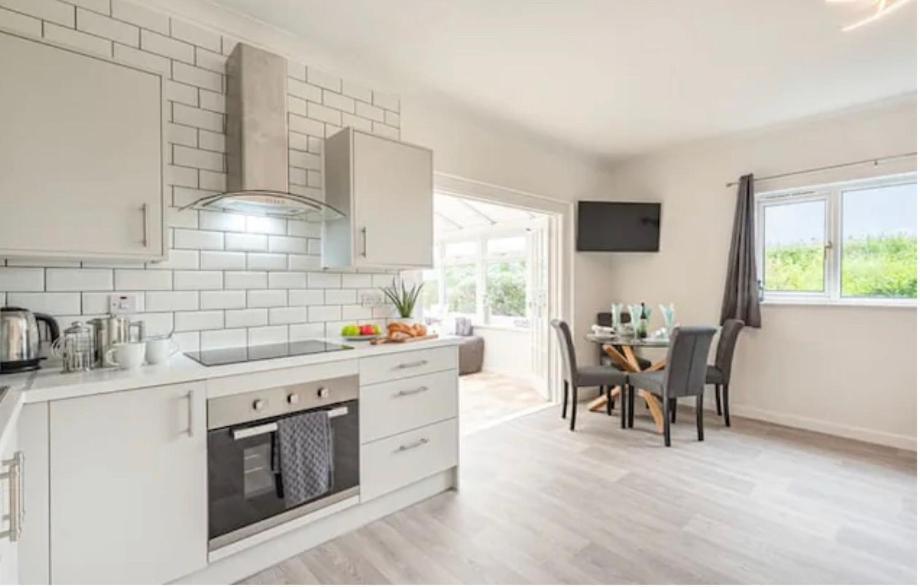 2 Bedroom Holiday Home In The Heart Of West Wales 세인트 클리어스 외부 사진
