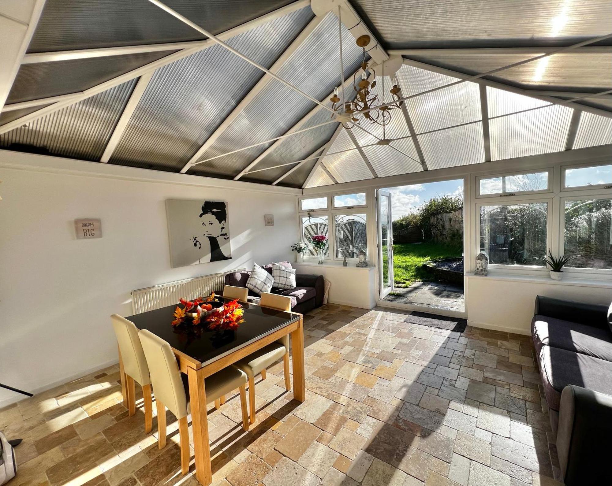 2 Bedroom Holiday Home In The Heart Of West Wales 세인트 클리어스 외부 사진
